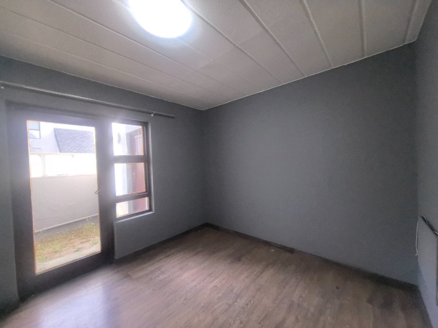To Let 3 Bedroom Property for Rent in Lakefield Gauteng