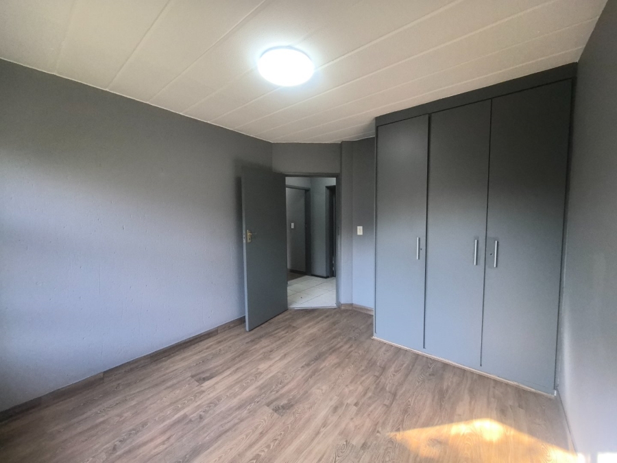 To Let 3 Bedroom Property for Rent in Lakefield Gauteng