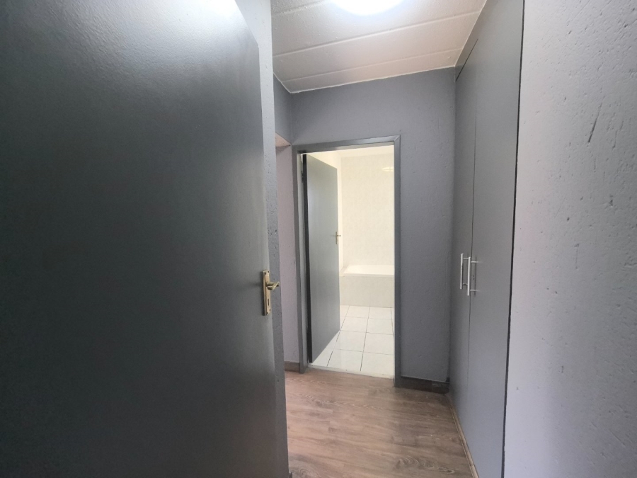 To Let 3 Bedroom Property for Rent in Lakefield Gauteng