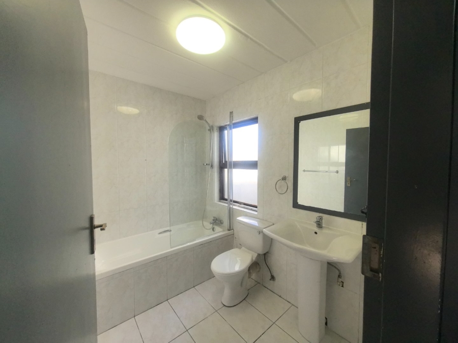 To Let 3 Bedroom Property for Rent in Lakefield Gauteng