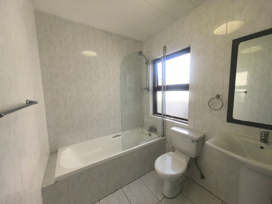 To Let 3 Bedroom Property for Rent in Lakefield Gauteng