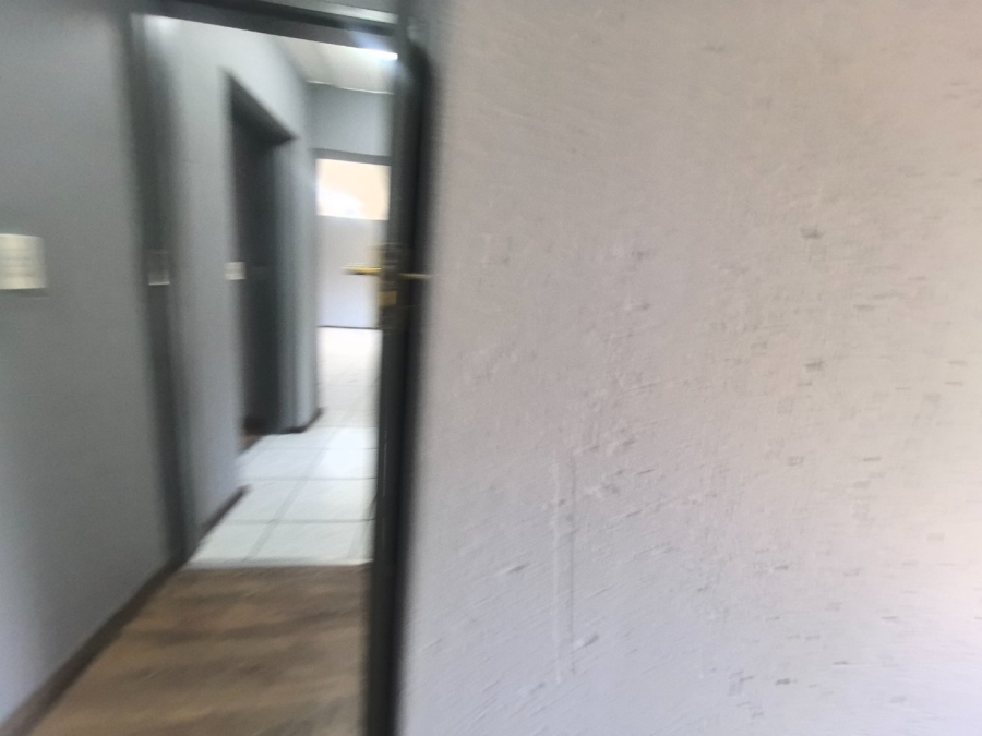 To Let 3 Bedroom Property for Rent in Lakefield Gauteng