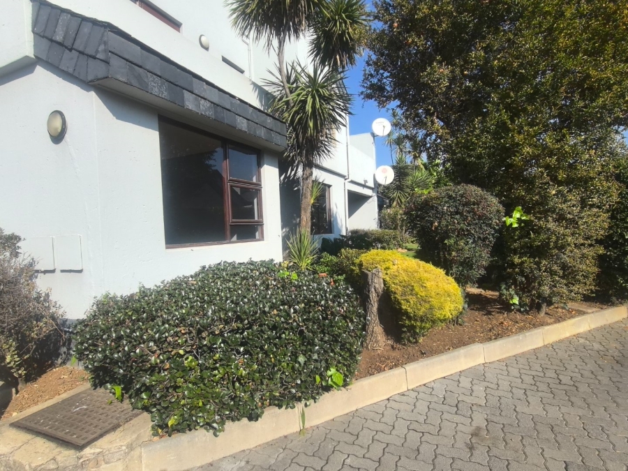 To Let 3 Bedroom Property for Rent in Lakefield Gauteng