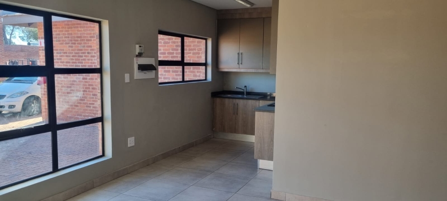 To Let 2 Bedroom Property for Rent in Raslouw Gauteng