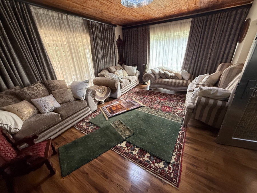 5 Bedroom Property for Sale in Eldoraigne Gauteng