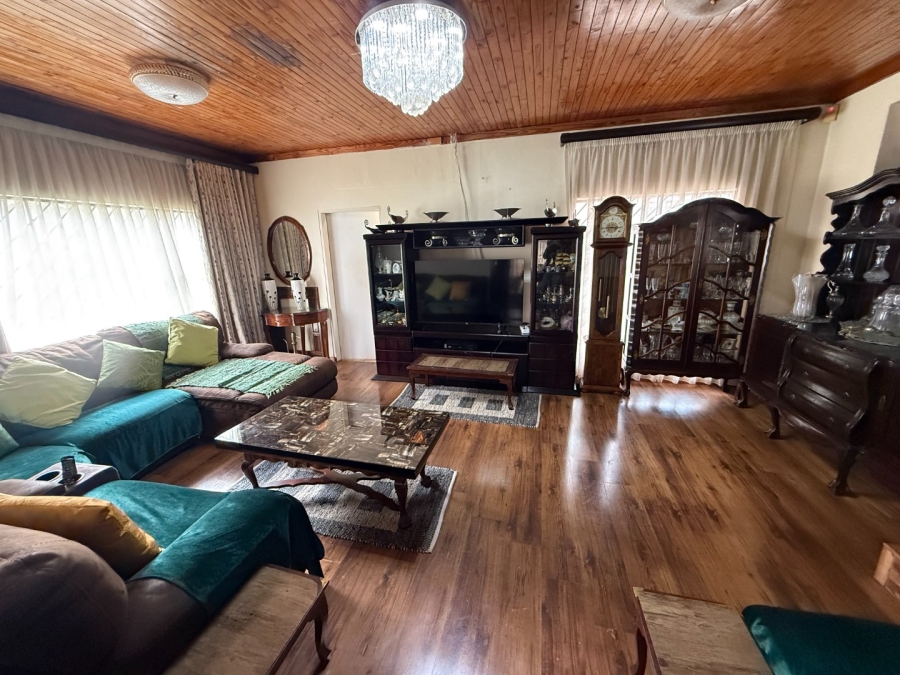 5 Bedroom Property for Sale in Eldoraigne Gauteng