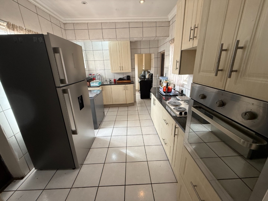 5 Bedroom Property for Sale in Eldoraigne Gauteng