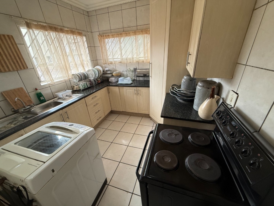 5 Bedroom Property for Sale in Eldoraigne Gauteng