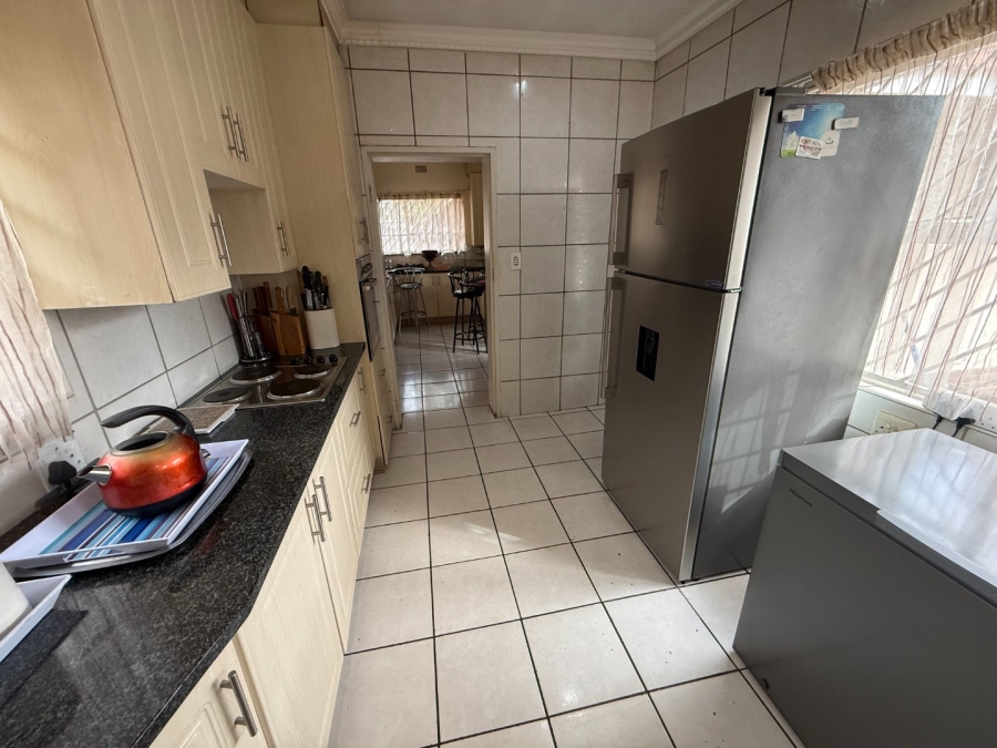 5 Bedroom Property for Sale in Eldoraigne Gauteng