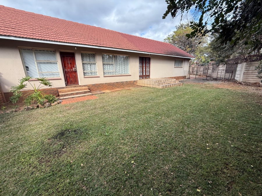5 Bedroom Property for Sale in Eldoraigne Gauteng