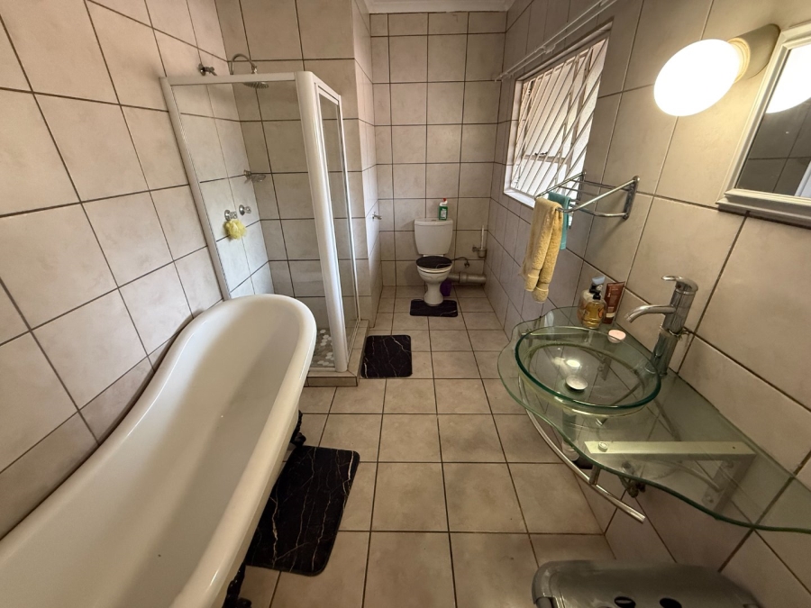 5 Bedroom Property for Sale in Eldoraigne Gauteng