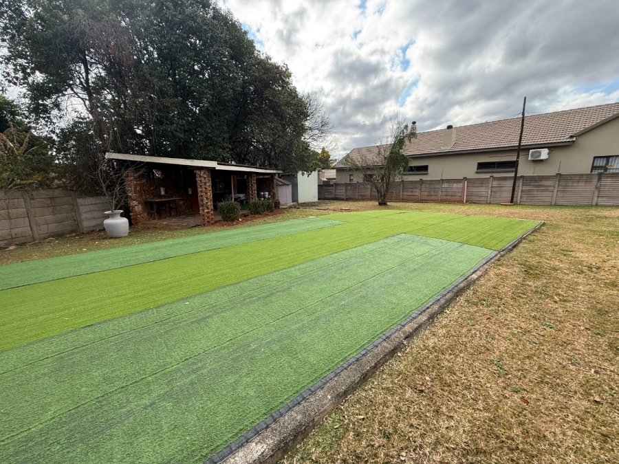 5 Bedroom Property for Sale in Eldoraigne Gauteng