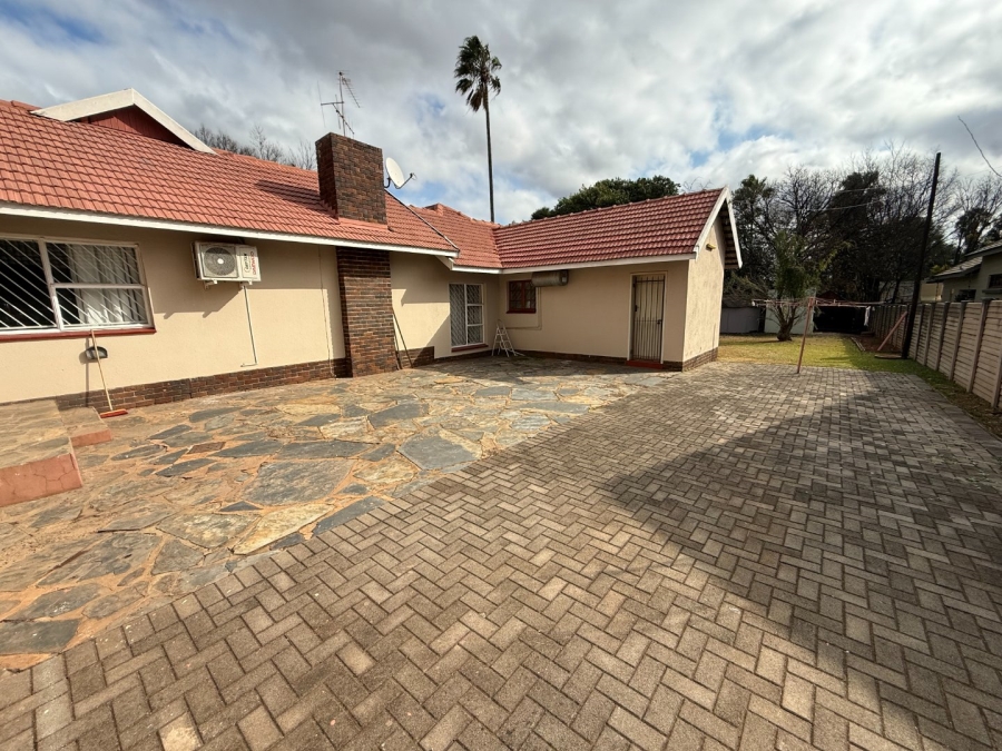 5 Bedroom Property for Sale in Eldoraigne Gauteng