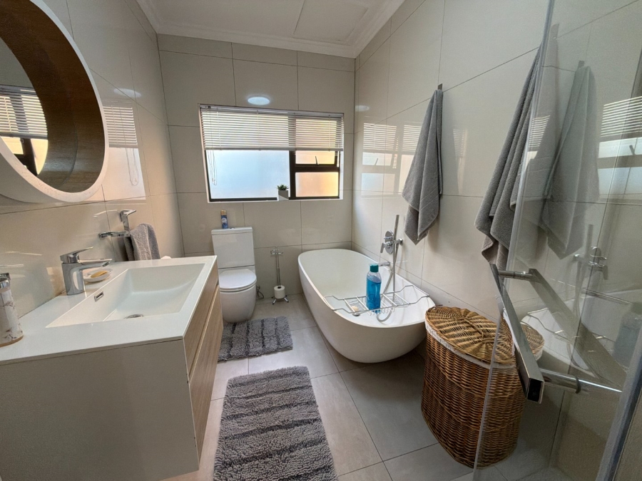 6 Bedroom Property for Sale in Meyersdal Gauteng