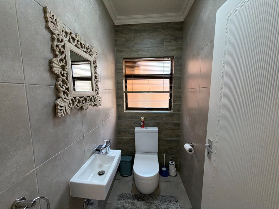 6 Bedroom Property for Sale in Meyersdal Gauteng