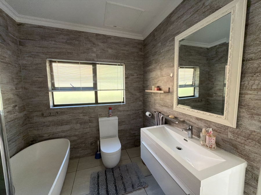 6 Bedroom Property for Sale in Meyersdal Gauteng