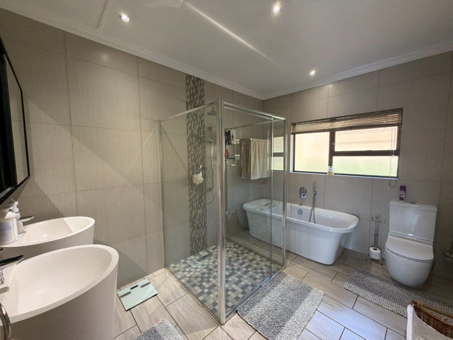 6 Bedroom Property for Sale in Meyersdal Gauteng