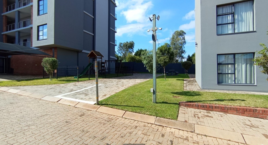 2 Bedroom Property for Sale in Die Hoewes Gauteng