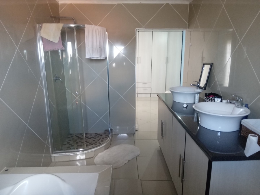 4 Bedroom Property for Sale in Philip Nel Park Gauteng