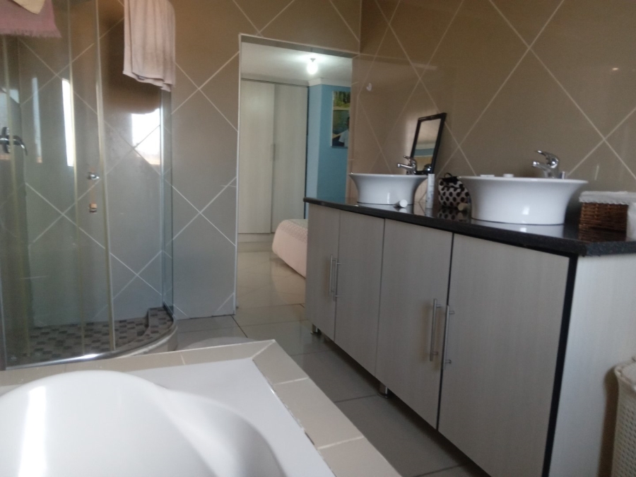 4 Bedroom Property for Sale in Philip Nel Park Gauteng