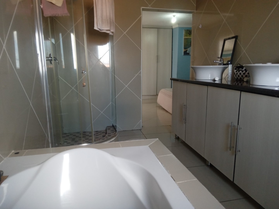 4 Bedroom Property for Sale in Philip Nel Park Gauteng
