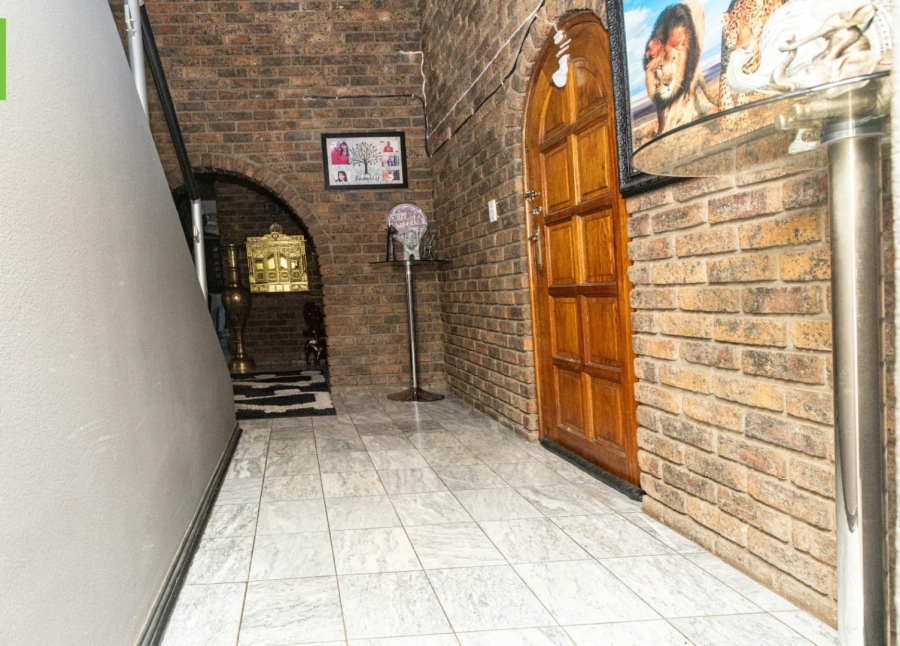  Bedroom Property for Sale in Sunward Park Gauteng
