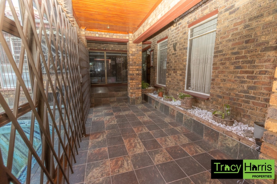  Bedroom Property for Sale in Sunward Park Gauteng