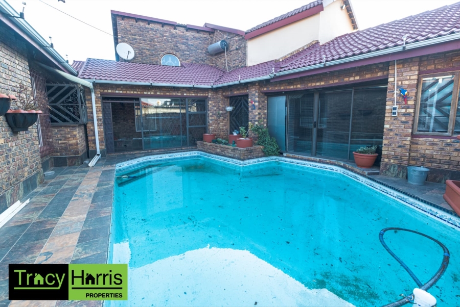  Bedroom Property for Sale in Sunward Park Gauteng
