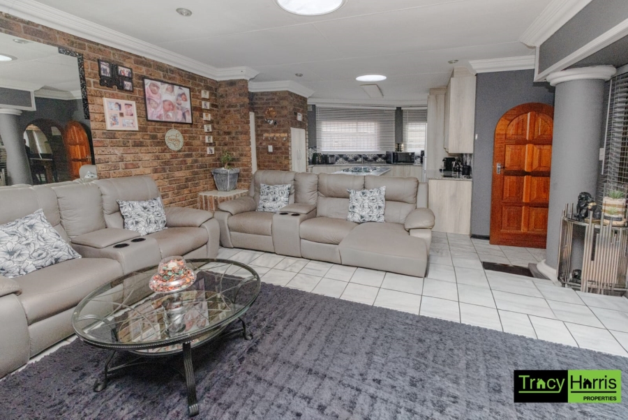  Bedroom Property for Sale in Sunward Park Gauteng
