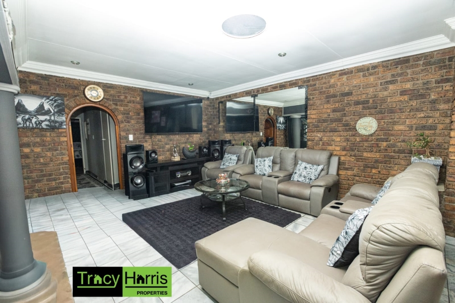  Bedroom Property for Sale in Sunward Park Gauteng