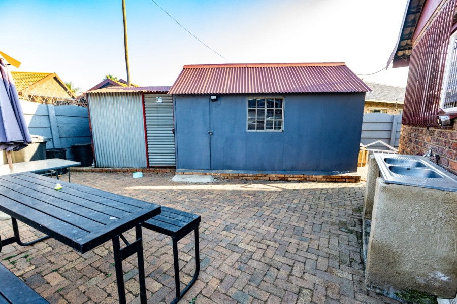  Bedroom Property for Sale in Sunward Park Gauteng