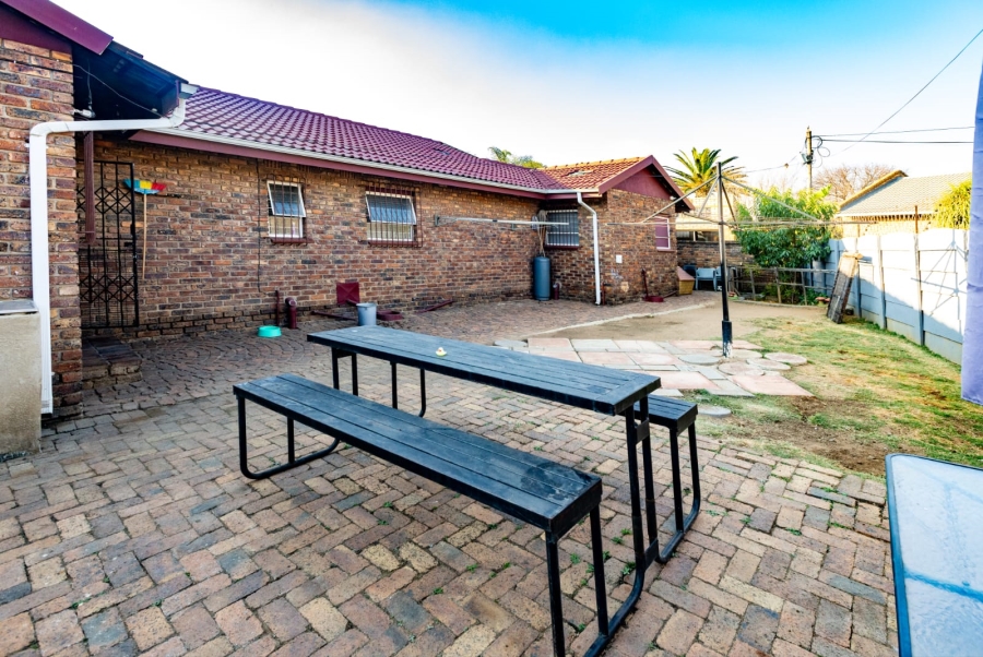  Bedroom Property for Sale in Sunward Park Gauteng