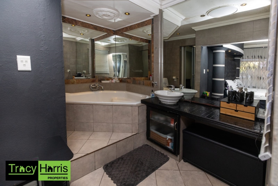  Bedroom Property for Sale in Sunward Park Gauteng