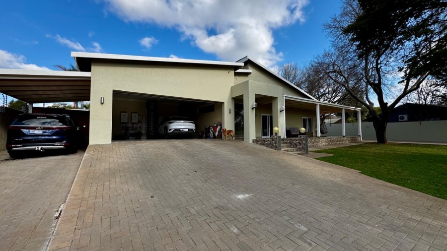 4 Bedroom Property for Sale in Eldoraigne Gauteng