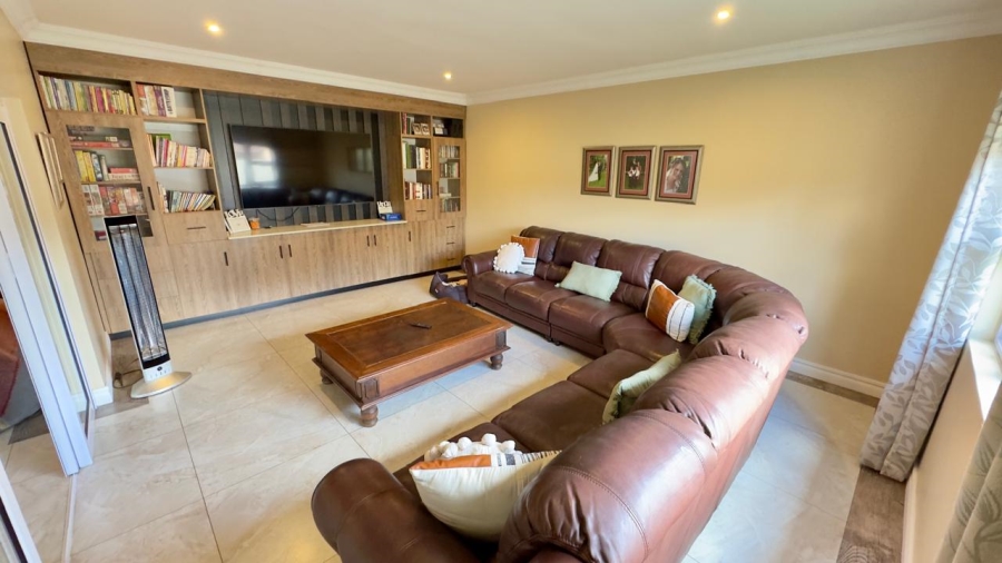 4 Bedroom Property for Sale in Eldoraigne Gauteng