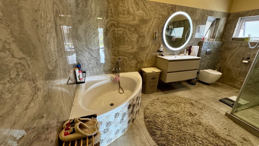 4 Bedroom Property for Sale in Eldoraigne Gauteng
