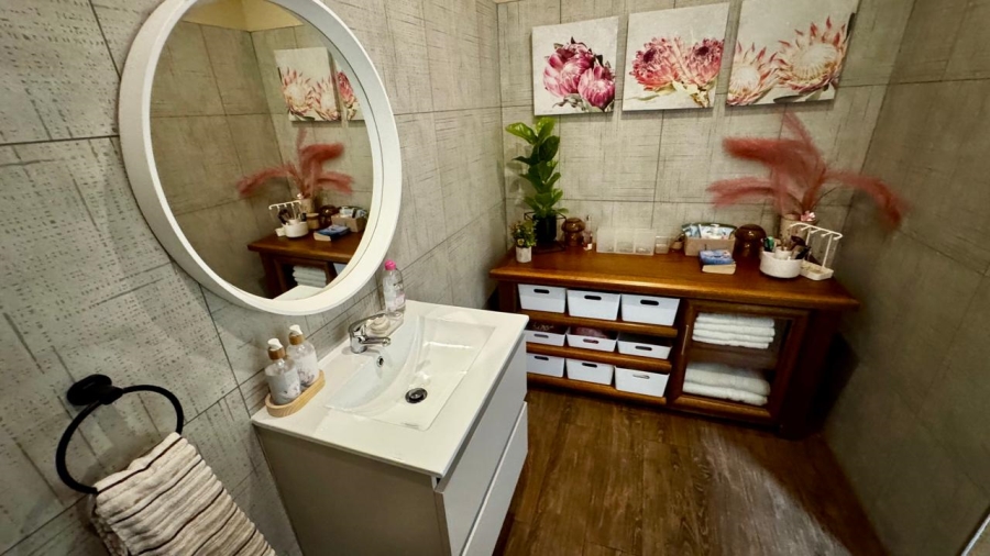 4 Bedroom Property for Sale in Eldoraigne Gauteng