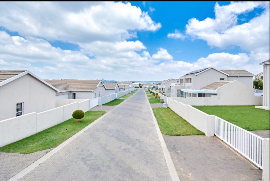 To Let 3 Bedroom Property for Rent in Blue Hills Gauteng