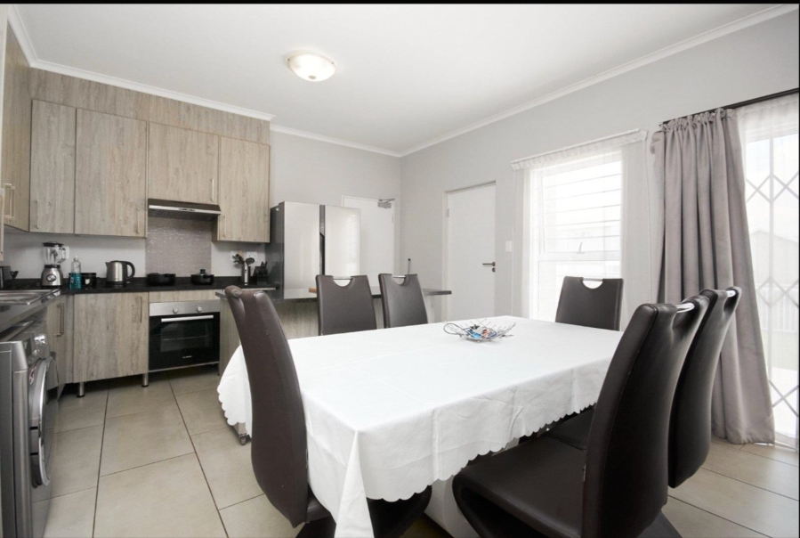To Let 3 Bedroom Property for Rent in Blue Hills Gauteng