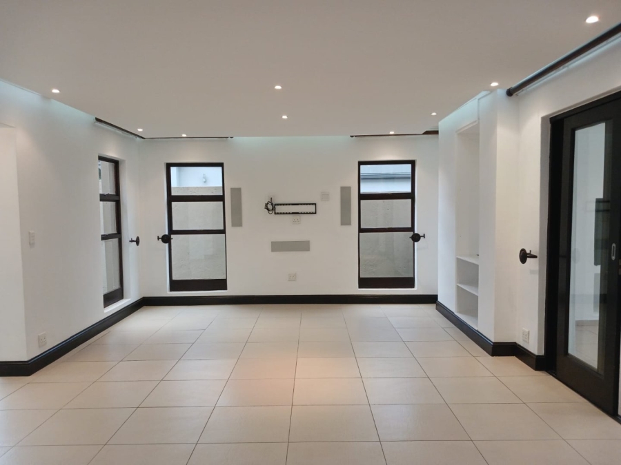 5 Bedroom Property for Sale in Blue Valley Golf Estate Gauteng