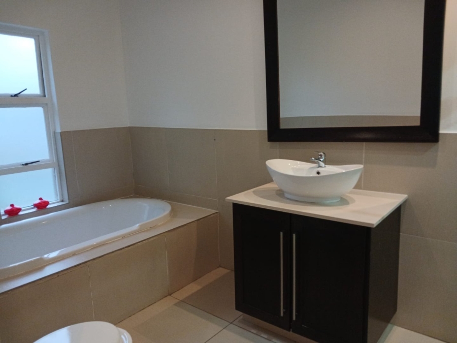5 Bedroom Property for Sale in Blue Valley Golf Estate Gauteng
