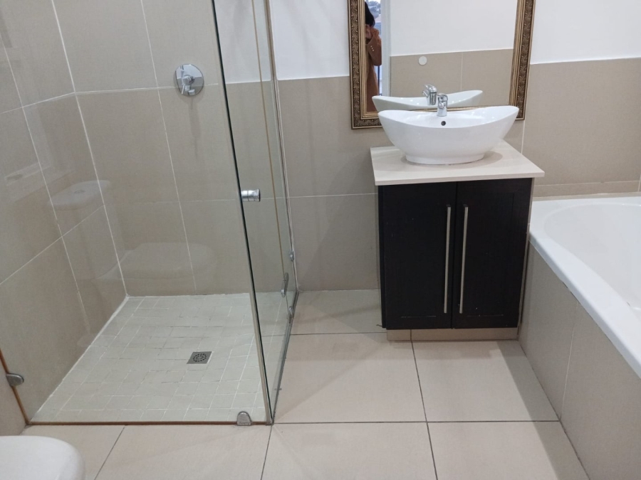 5 Bedroom Property for Sale in Blue Valley Golf Estate Gauteng
