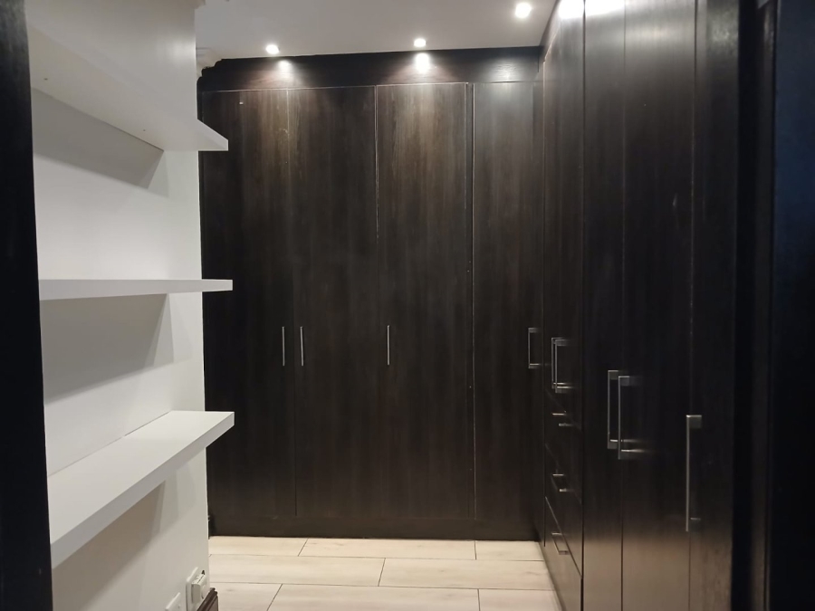 5 Bedroom Property for Sale in Blue Valley Golf Estate Gauteng