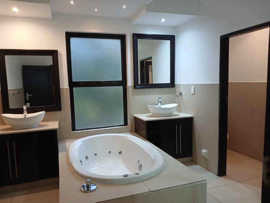 5 Bedroom Property for Sale in Blue Valley Golf Estate Gauteng