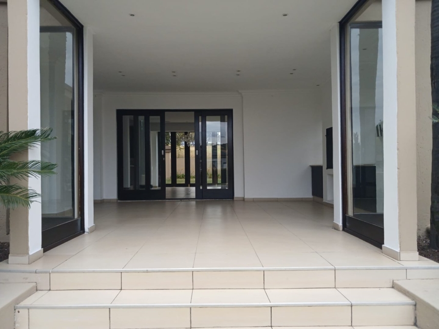 5 Bedroom Property for Sale in Blue Valley Golf Estate Gauteng