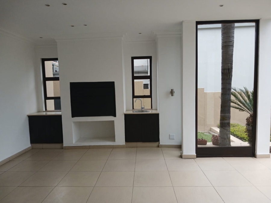 5 Bedroom Property for Sale in Blue Valley Golf Estate Gauteng