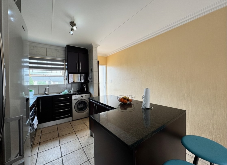 3 Bedroom Property for Sale in Vorna Valley Gauteng