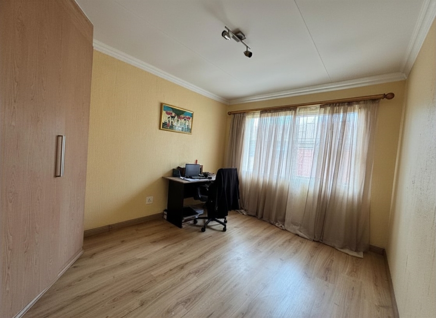 3 Bedroom Property for Sale in Vorna Valley Gauteng