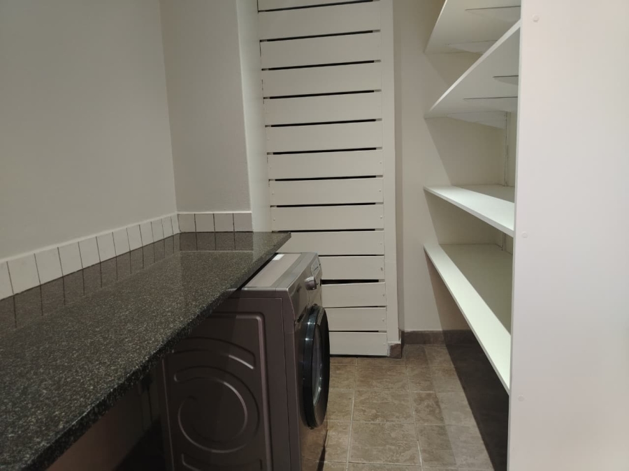 To Let 4 Bedroom Property for Rent in Sandton Central Gauteng