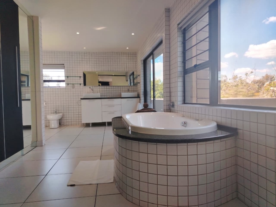 To Let 4 Bedroom Property for Rent in Sandton Central Gauteng
